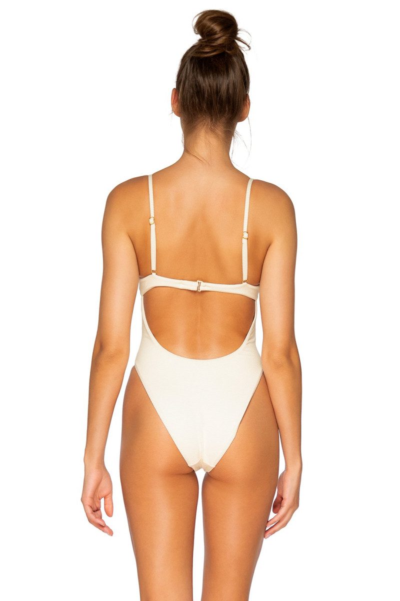 B. Swim SS 2021 — Daria Mikolajczak #33