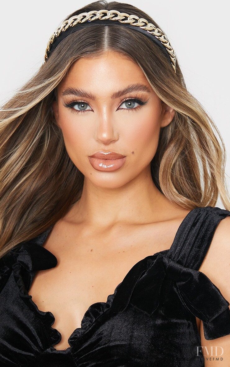 PrettyLittleThing FW 2020 — Belle Lucia #262