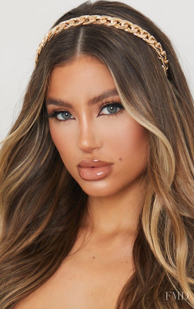 PrettyLittleThing FW 2020 — Belle Lucia #269