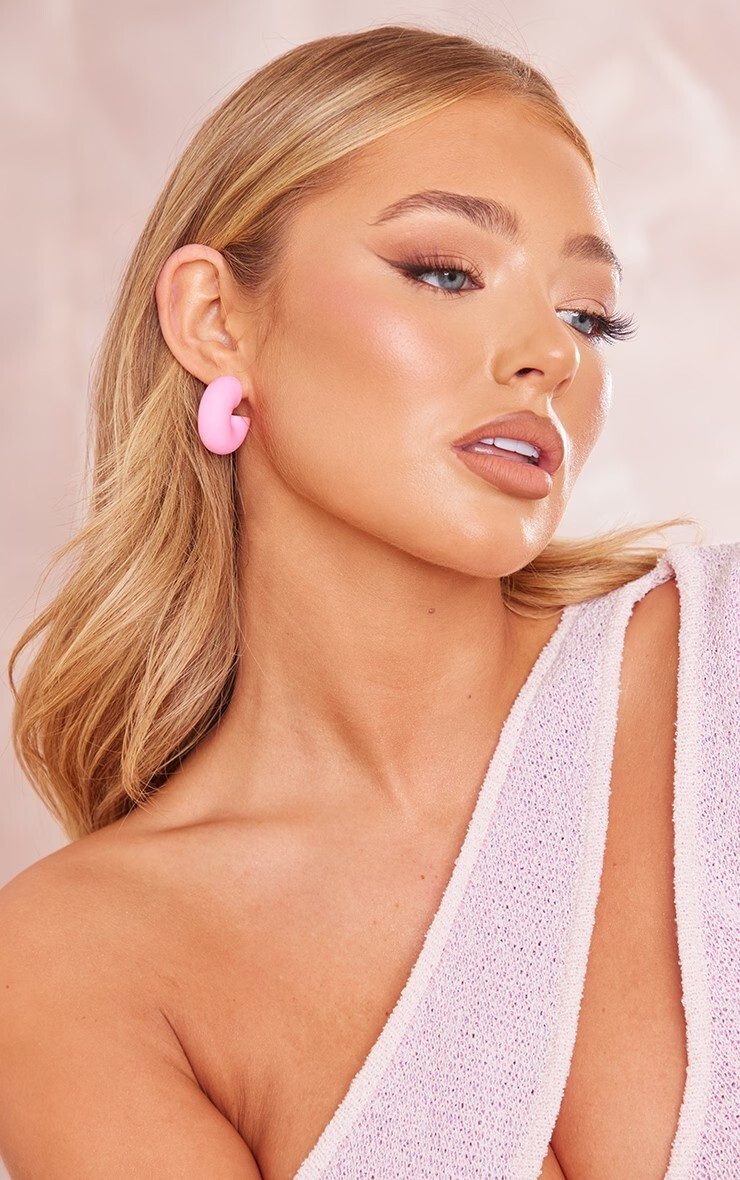 PrettyLittleThing SS 2023 — Amber Jepson #525