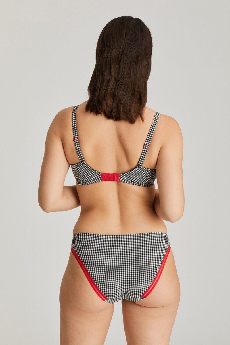 Prima Donna SS 2020 — Sabrina Laporte #10