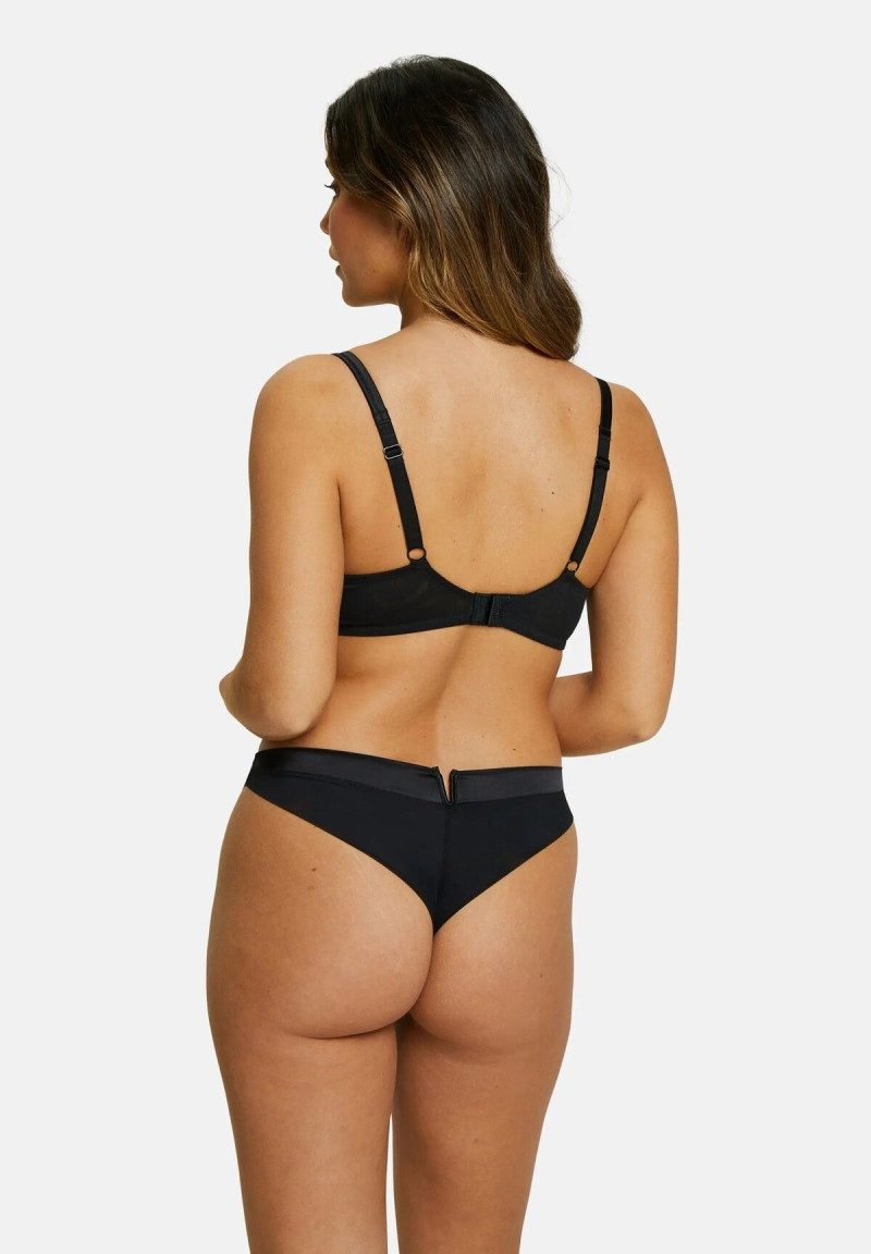 Sans Complexe SS 2025 — Carminho Sousa Guedes #17