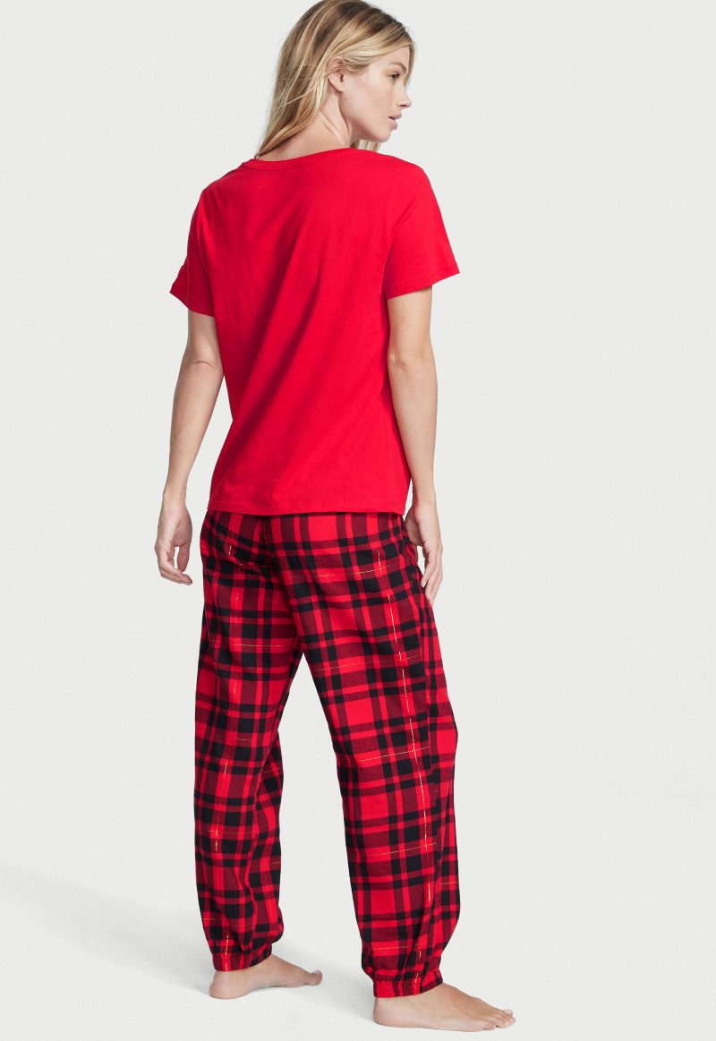 Victoria's Secret FW 2022 — Maggie Rawlins #154