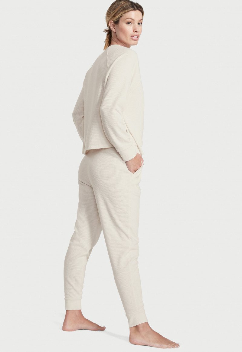 Victoria's Secret FW 2022 — Maggie Rawlins #147