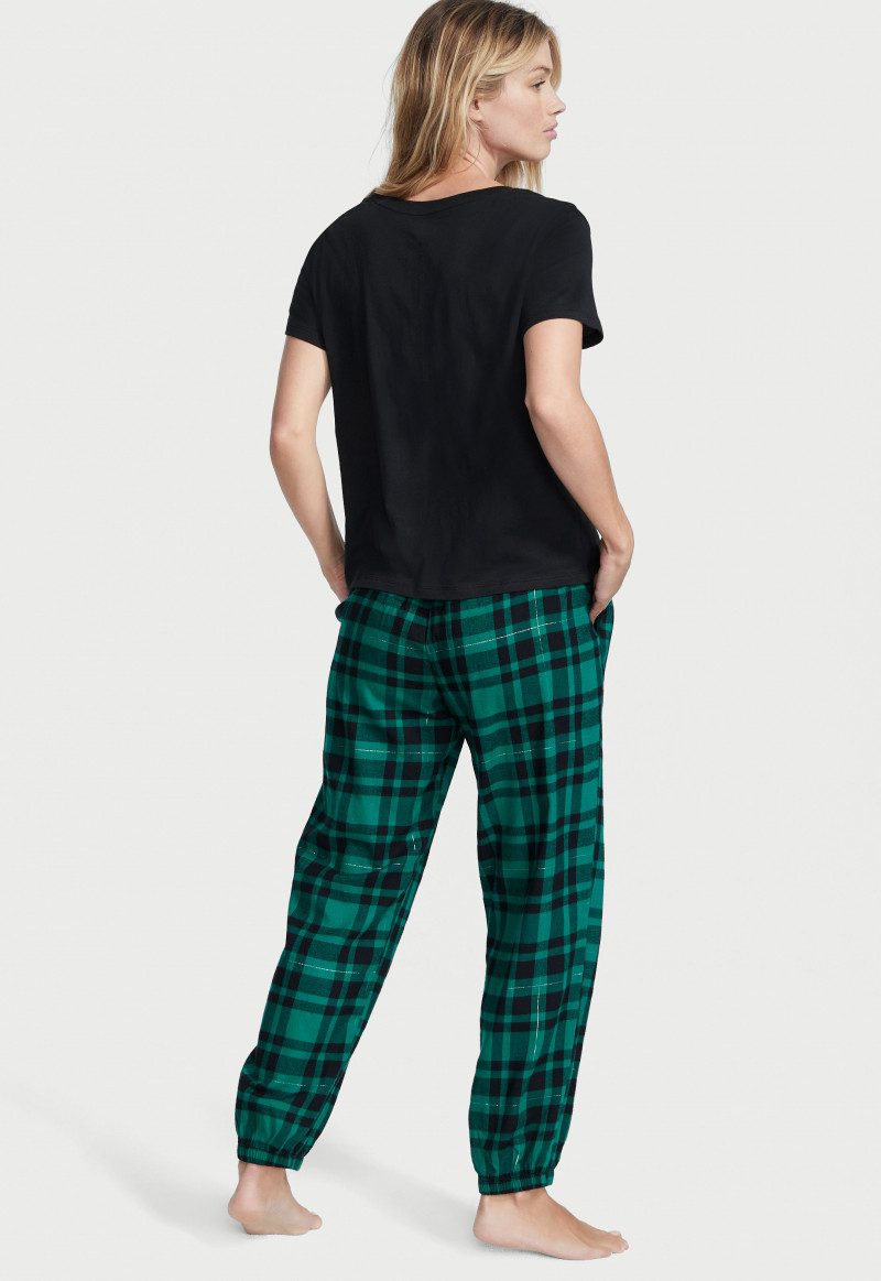 Victoria's Secret FW 2022 — Maggie Rawlins #156