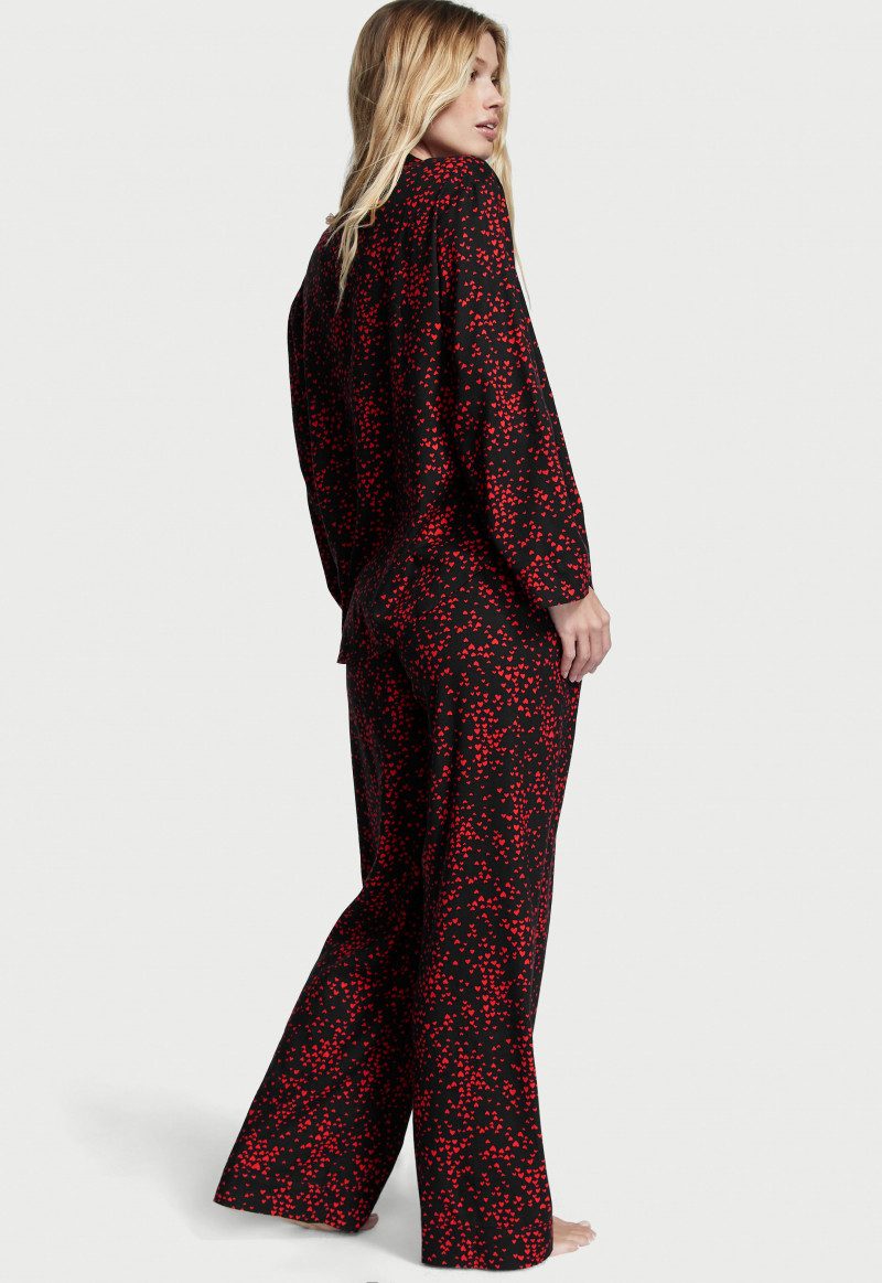 Victoria's Secret FW 2022 — Maggie Rawlins #166