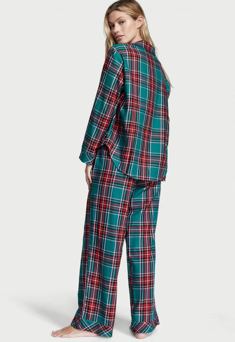 Victoria's Secret FW 2022 — Maggie Rawlins #168