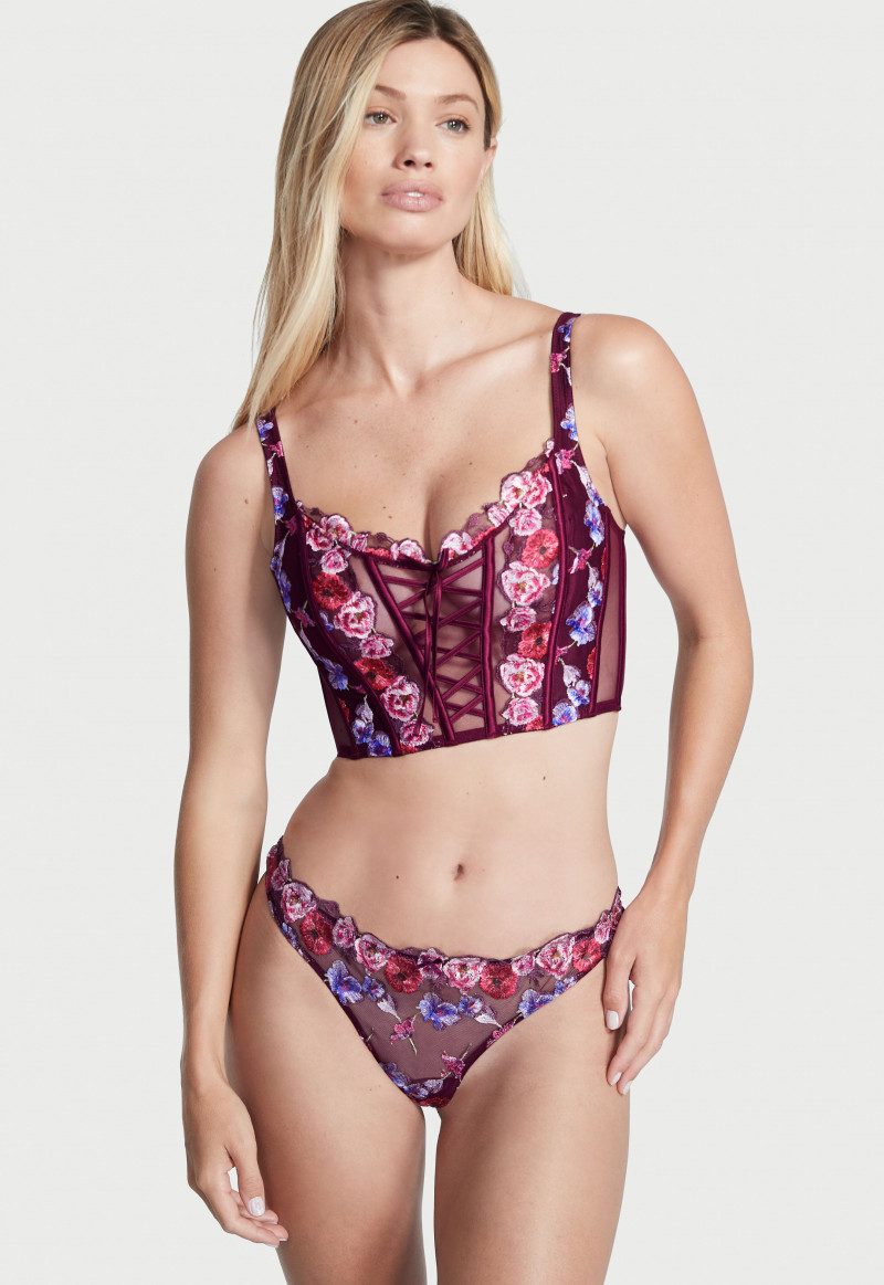 Victoria's Secret FW 2022 — Maggie Rawlins #252