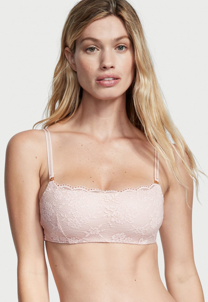 Victoria's Secret FW 2022 — Maggie Rawlins #212