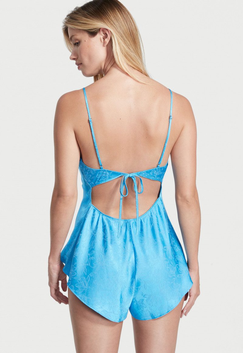 Victoria's Secret FW 2022 — Maggie Rawlins #185