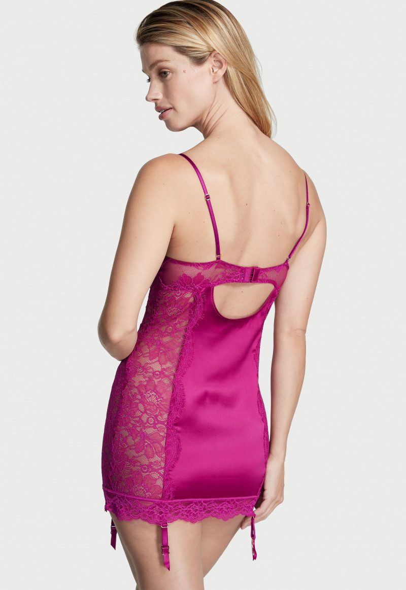 Victoria's Secret FW 2022 — Maggie Rawlins #176