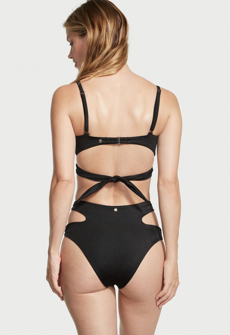 Victoria's Secret FW 2022 — Maggie Rawlins #1