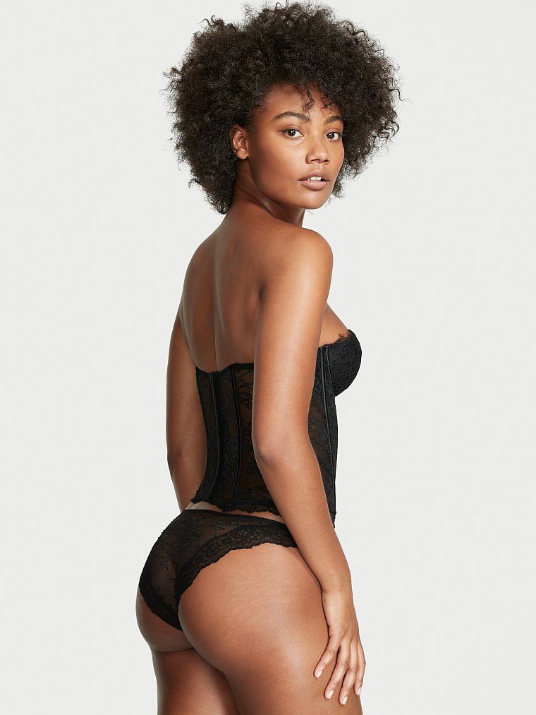 Victoria's Secret FW 2022 — Ange-Marie Moutambou #20