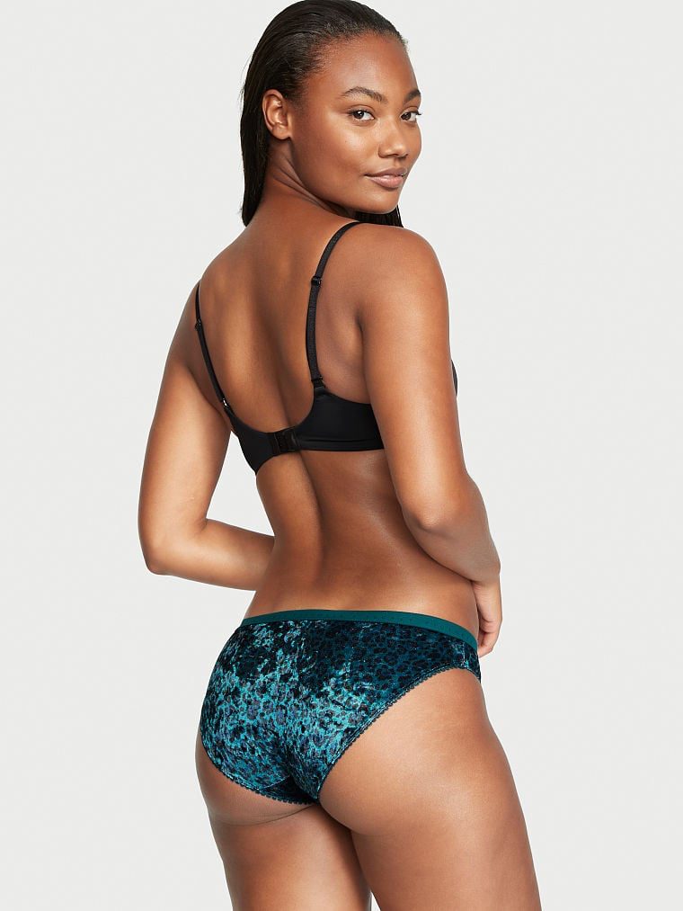 Victoria's Secret FW 2022 — Ange-Marie Moutambou #14