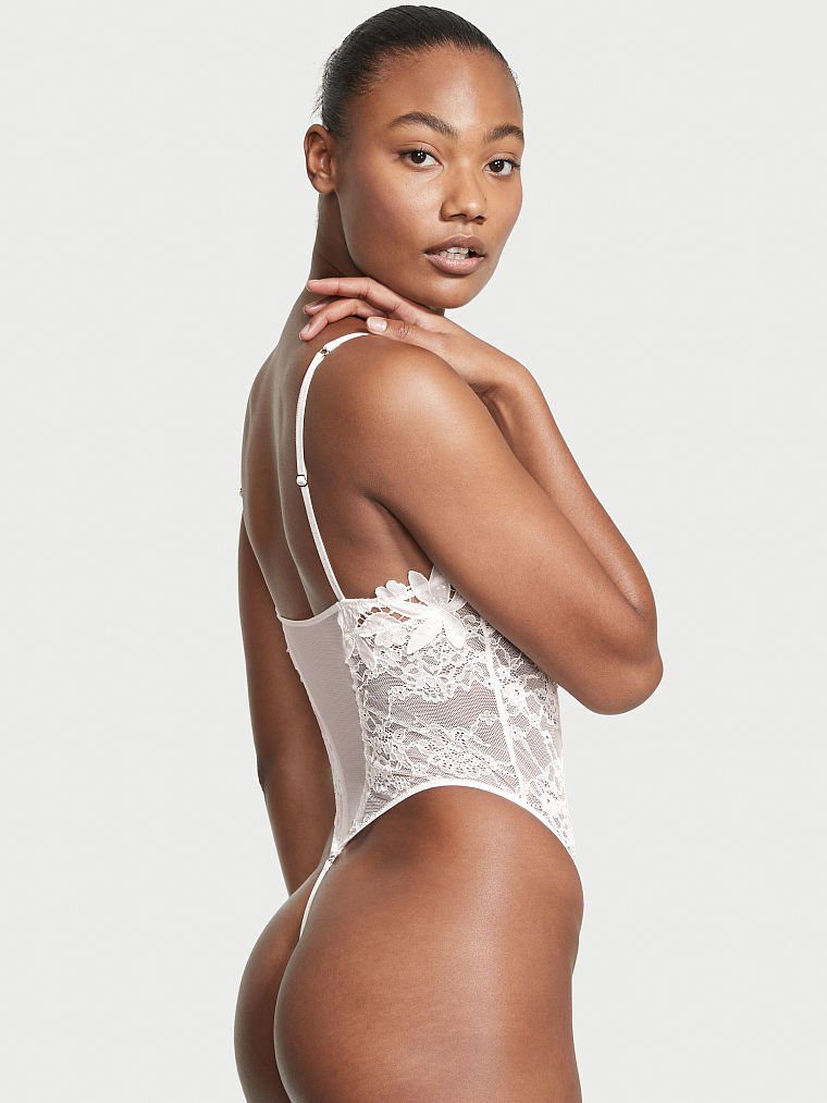 Victoria's Secret FW 2022 — Ange-Marie Moutambou #38