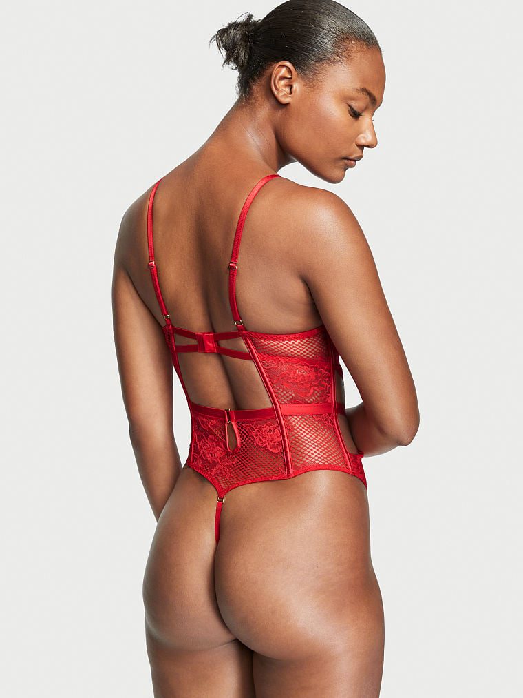 Victoria's Secret FW 2022 — Ange-Marie Moutambou #30