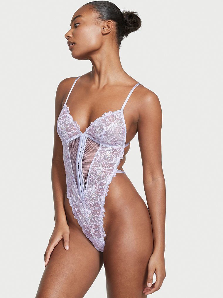 Victoria's Secret FW 2022 — Ange-Marie Moutambou #41