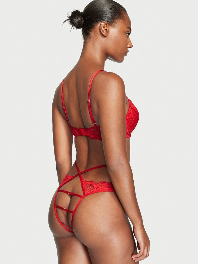 Victoria's Secret FW 2022 — Ange-Marie Moutambou #76