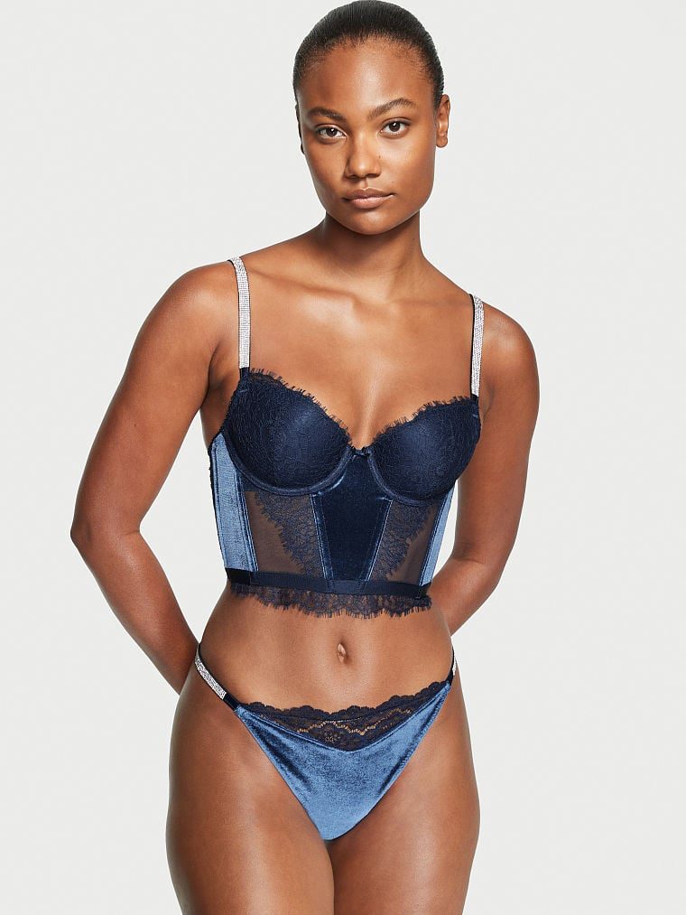 Victoria's Secret FW 2022 — Ange-Marie Moutambou #68