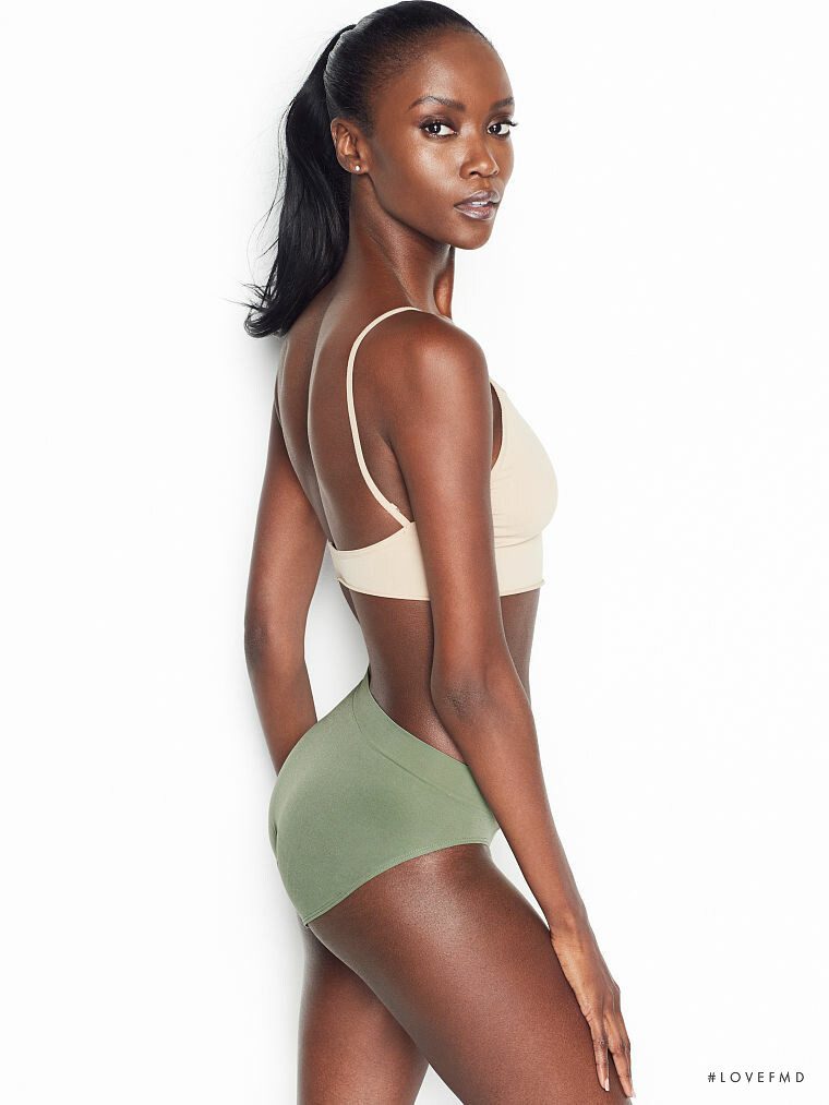 Victoria's Secret SS 2019 — Riley Montana #272