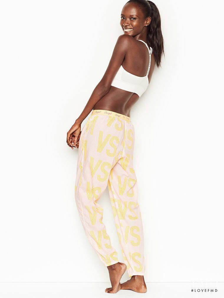 Victoria's Secret SS 2019 — Riley Montana #208