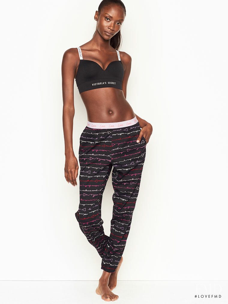 Victoria's Secret SS 2019 — Riley Montana #322