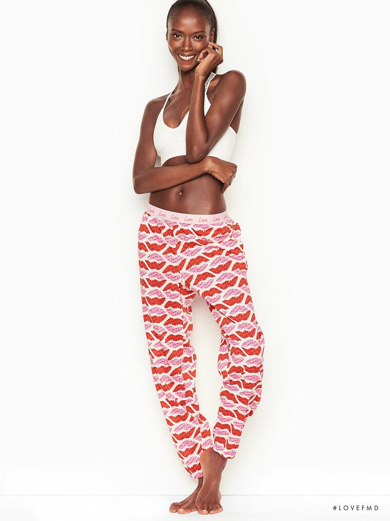 Victoria's Secret SS 2019 — Riley Montana #290