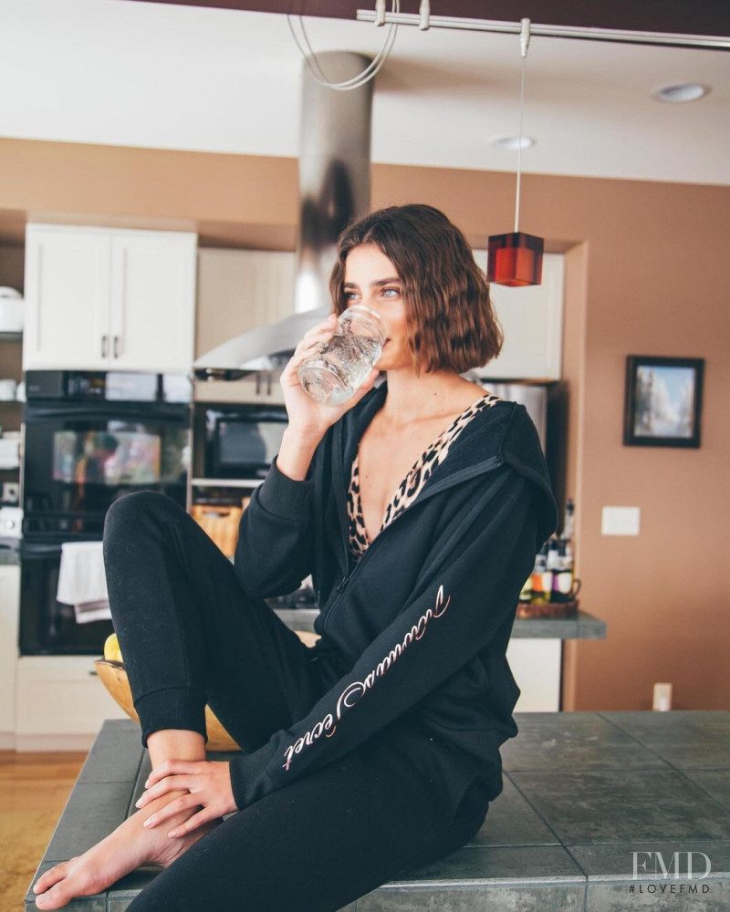 Victoria's Secret SS 2021 — Taylor Hill #46