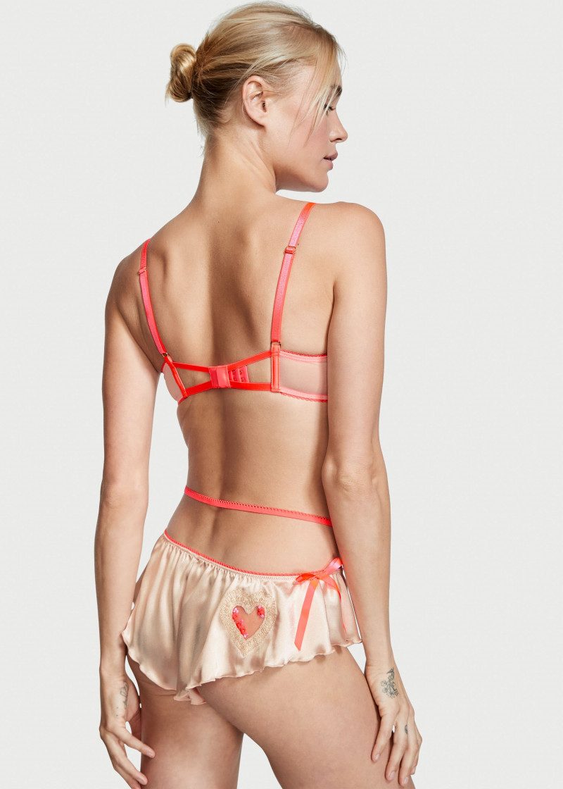 Victoria's Secret SS 2022 — Brooke Perry #21