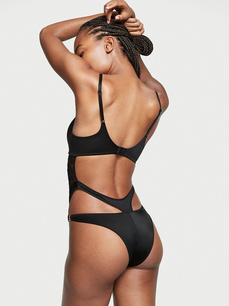 Victoria's Secret SS 2022 — Ange-Marie Moutambou #140