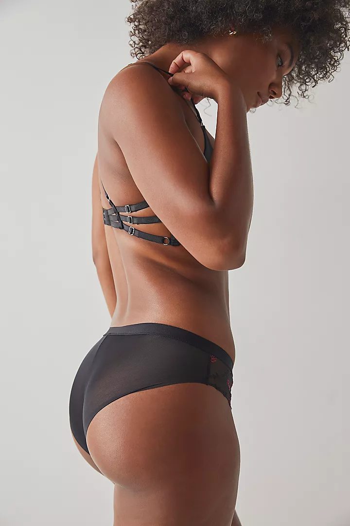 Victoria's Secret SS 2023 — Ange-Marie Moutambou #35